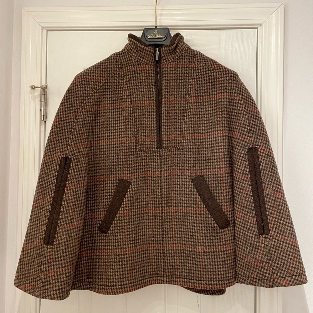 NWT Brooks Brothers Brown houndstooth cape with pockets. Sz XS